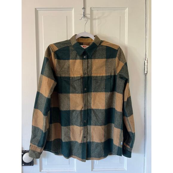 Fjällräven Tops - Fjallraven women's canada LS shirt relaxed fit tan & green plaid button down